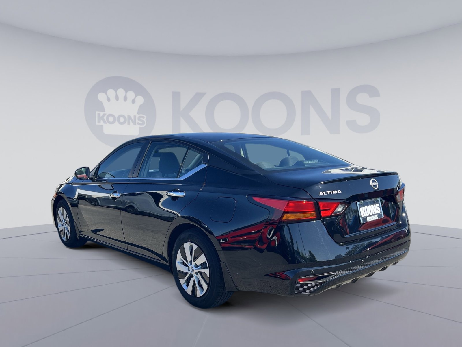 Used 2024 Nissan Altima 2.5 S FWD image 8