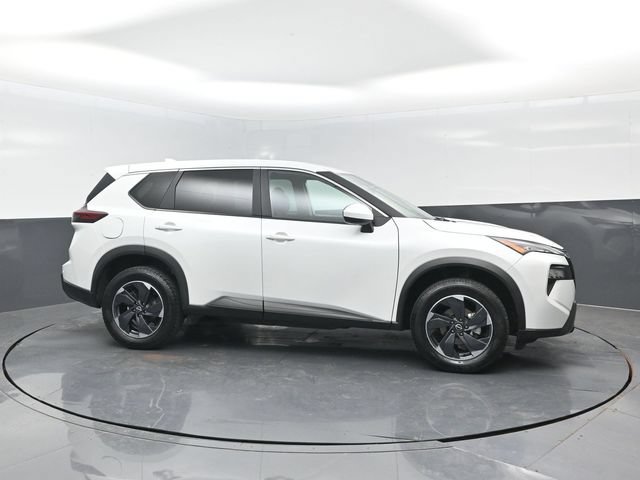 Used 2025 Nissan Rogue SV AWD/4WD image 3