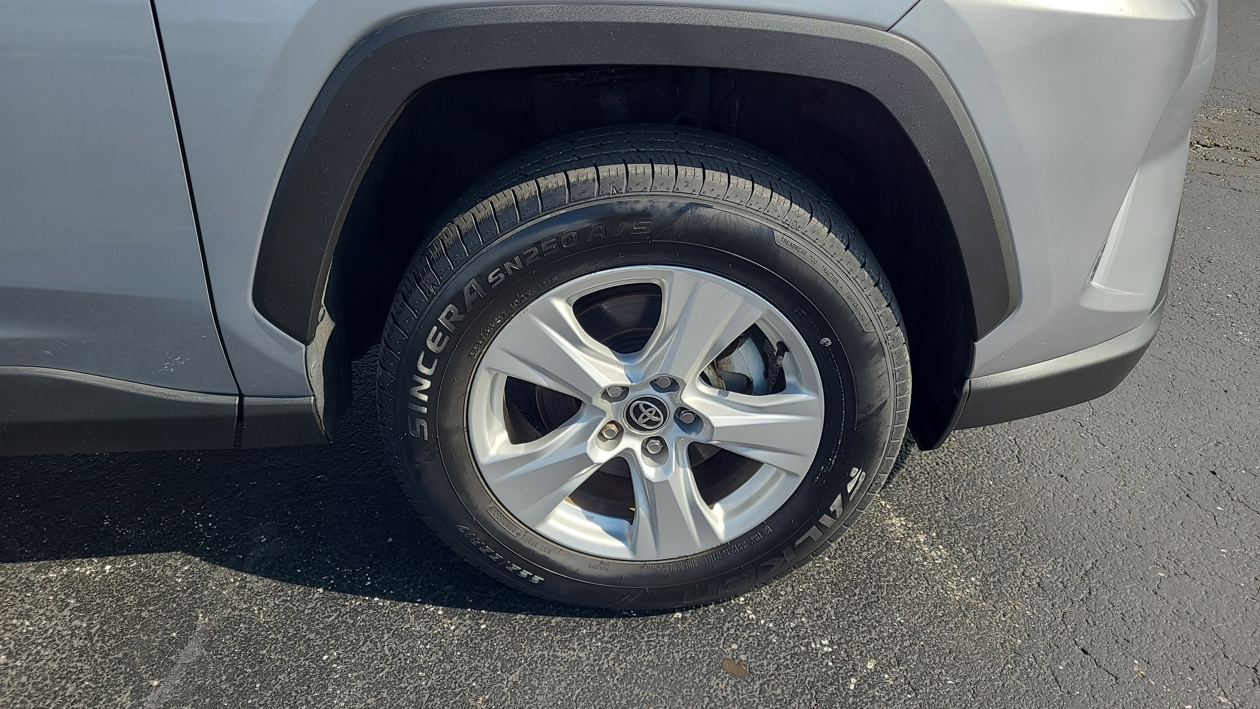 Used 2021 Toyota RAV4 XLE w/ Convenience Package AWD/4WD image 11