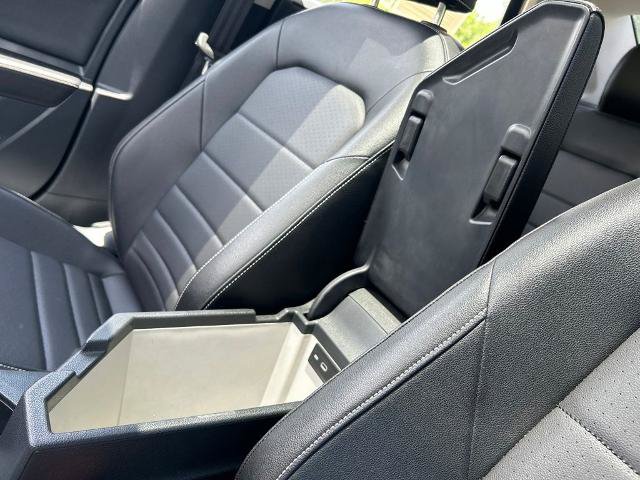 Used 2023 Volkswagen Jetta SE w/ Panoramic Sunroof Package FWD image 40