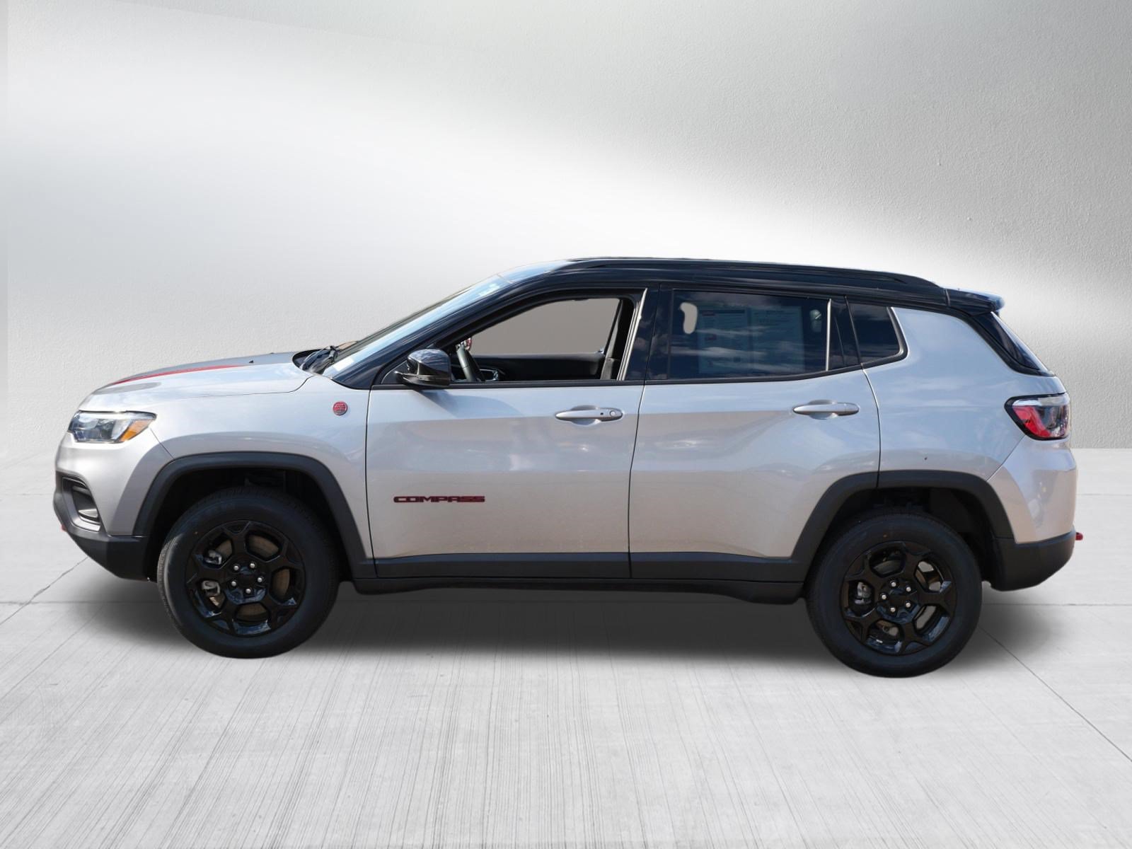 Used 2023 Jeep Compass Trailhawk AWD/4WD image 4
