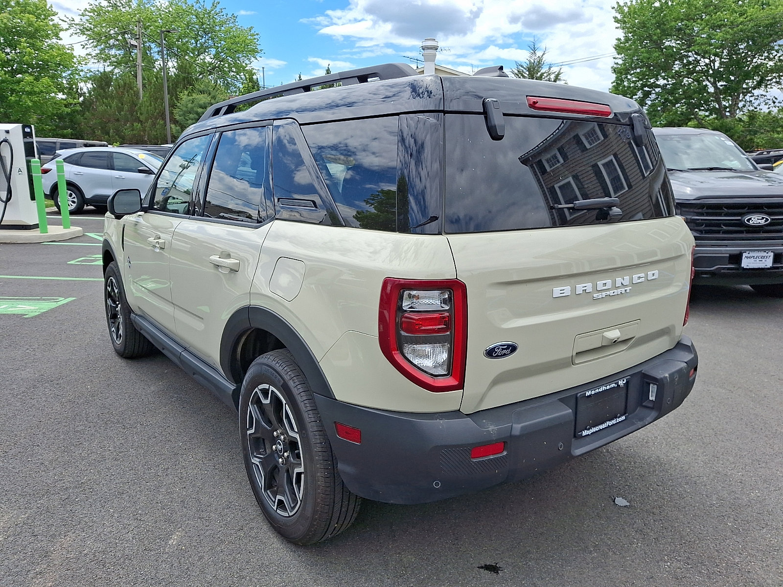 Certified 2025 Ford Bronco Sport Outer Banks w/ Outer Banks Tech Package+ AWD/4WD image 7