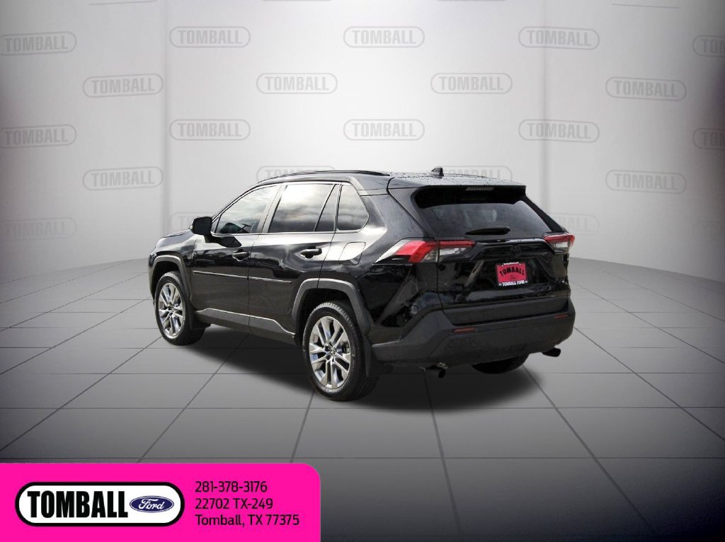 Used 2025 Toyota RAV4 XLE Premium w/ Blackout Package (GST) FWD image 6