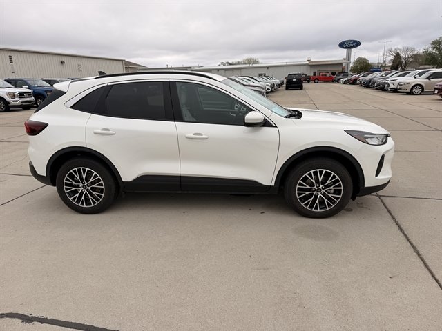 Certified 2024 Ford Escape SE FWD image 2