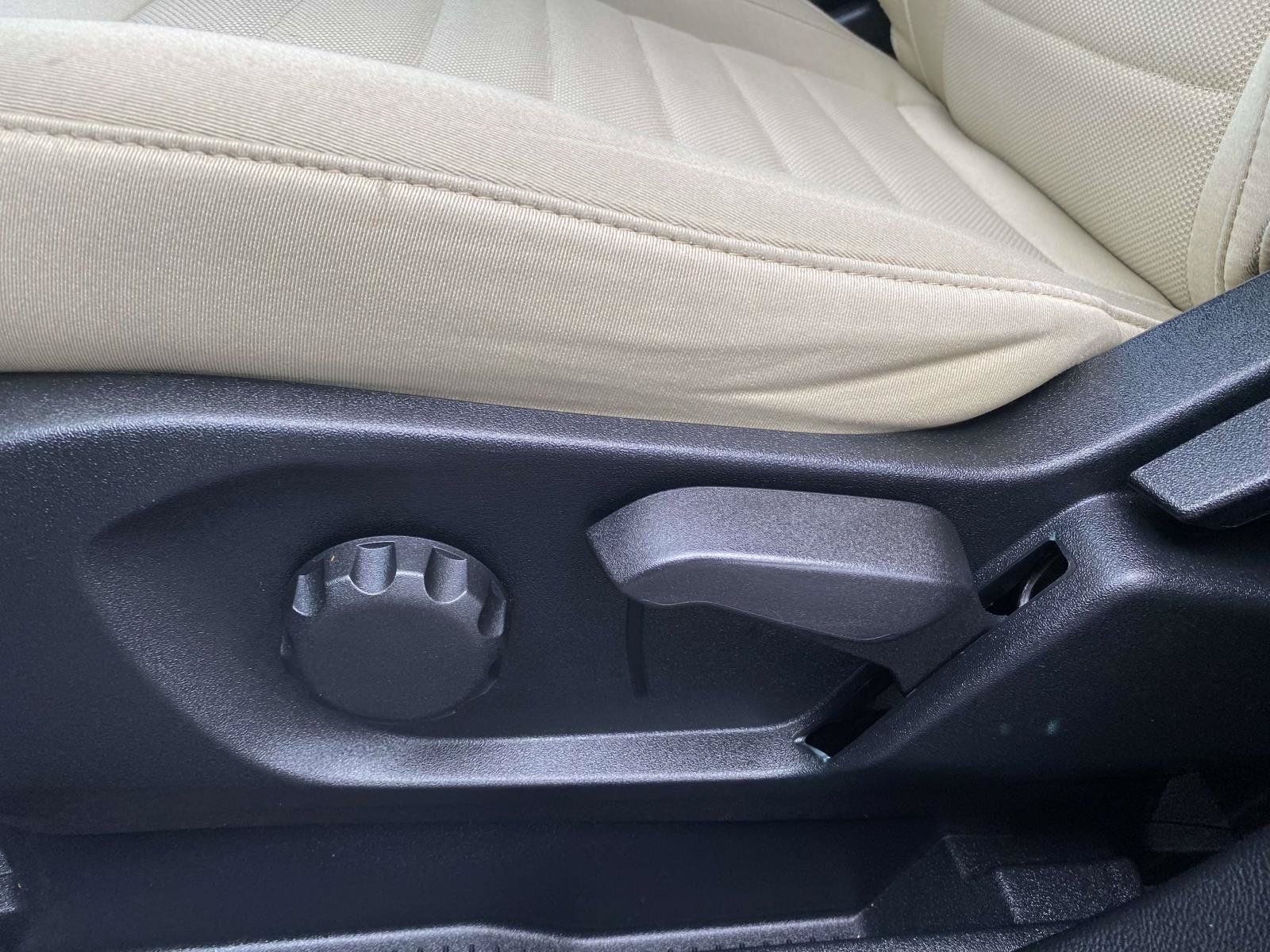 Certified 2018 Ford Edge SE FWD image 16