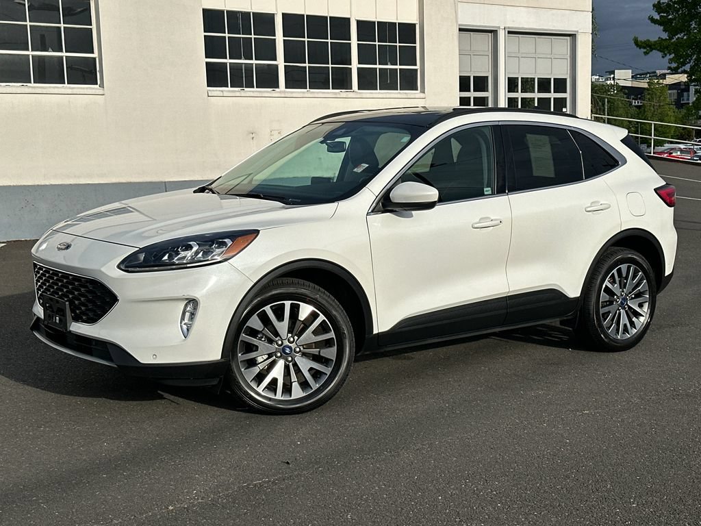Certified 2022 Ford Escape Titanium w/ Class II Trailer Tow Package AWD/4WD image 1