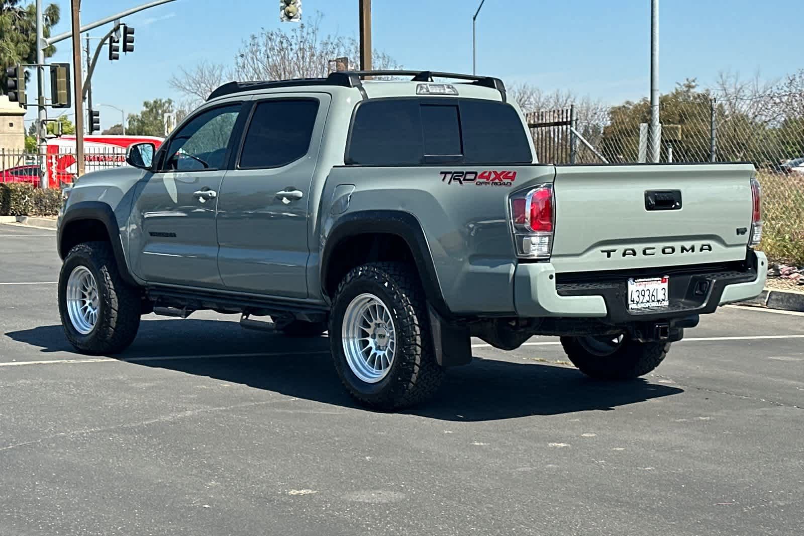 Used 2022 Toyota Tacoma TRD Off-Road w/ TRD Premium Off Road Package image 6