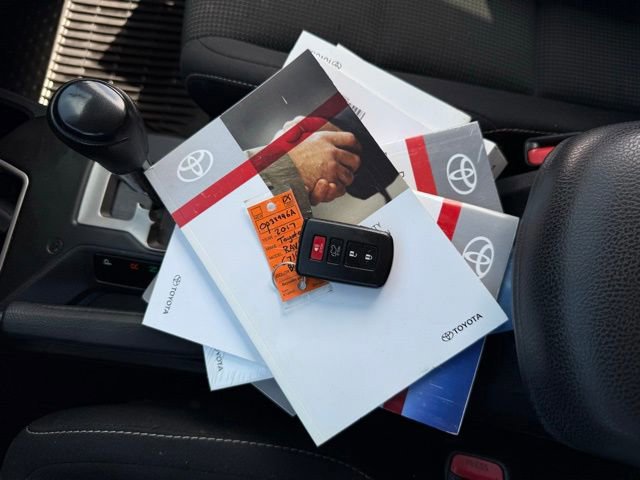 Used 2017 Toyota RAV4 XLE AWD/4WD image 18