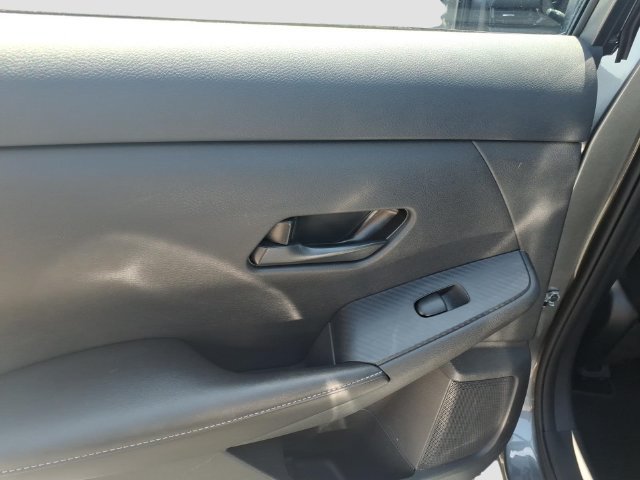 Used 2025 Nissan Sentra SV FWD image 8
