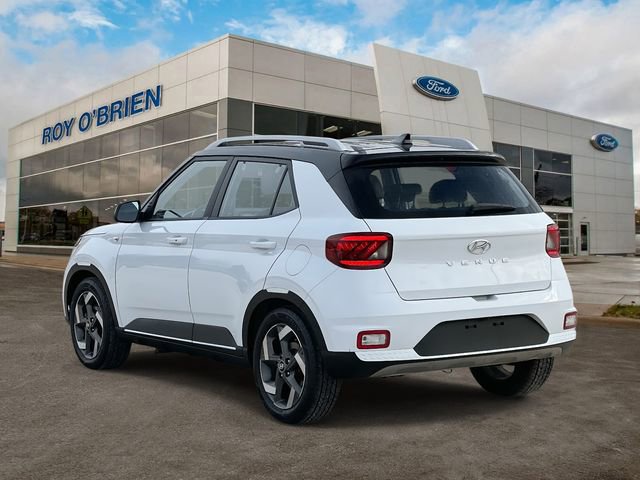 Used 2022 Hyundai Venue Limited image 3