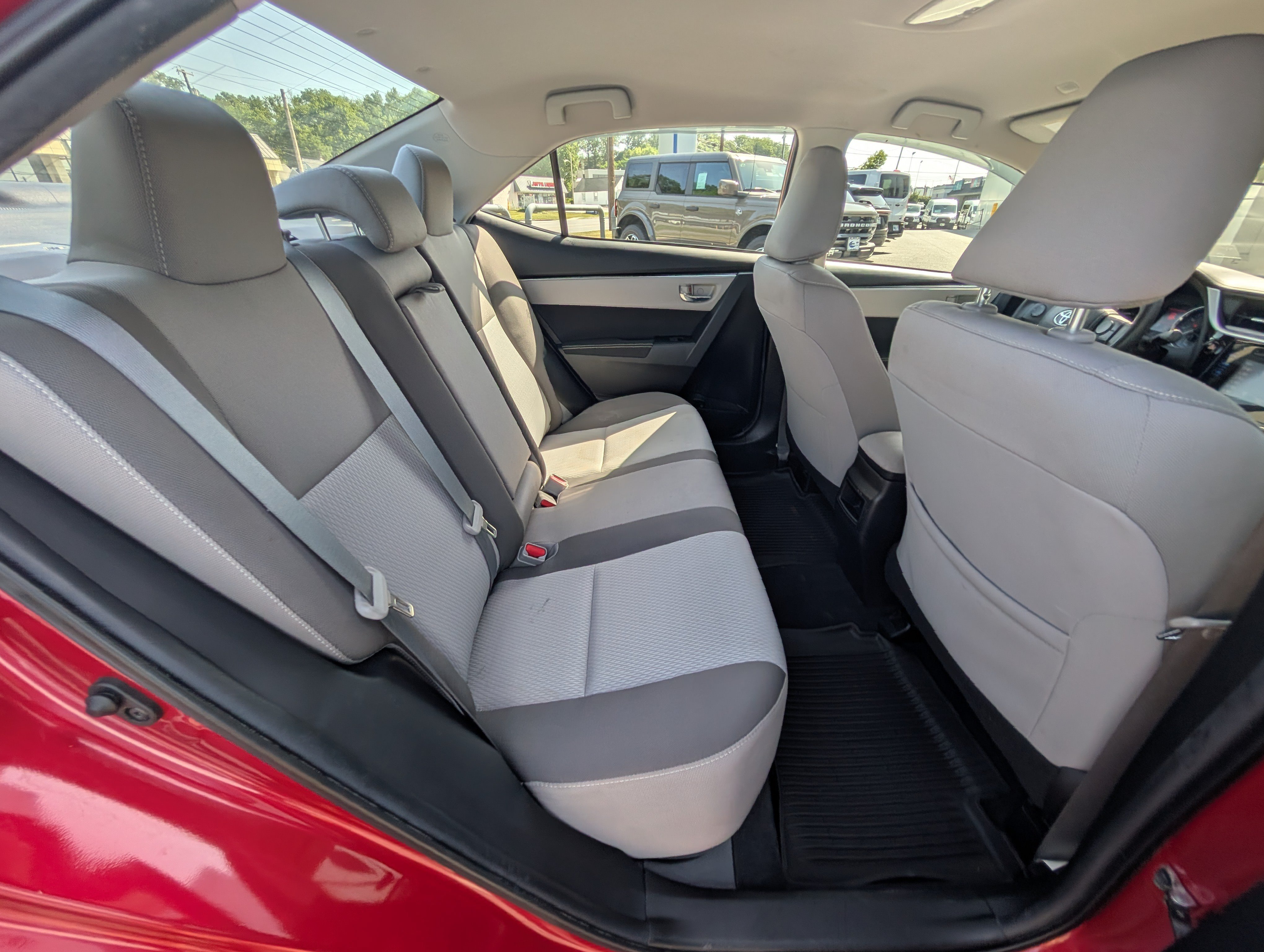 Used 2019 Toyota Corolla LE w/ Carpet Mat Package (TMS) FWD image 13