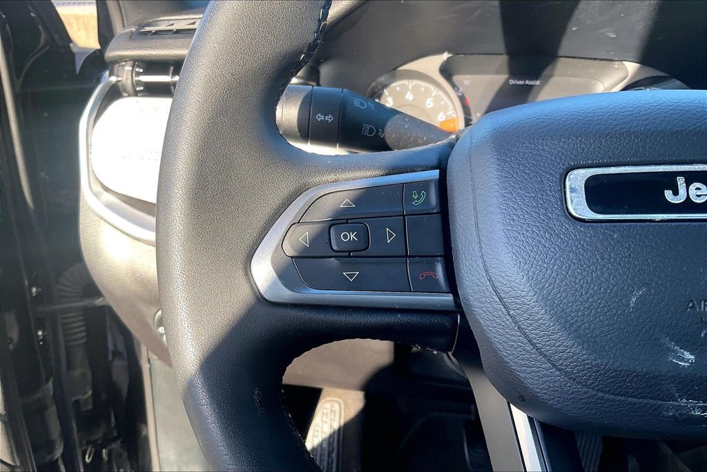 Used 2024 Jeep Compass Latitude AWD/4WD image 17