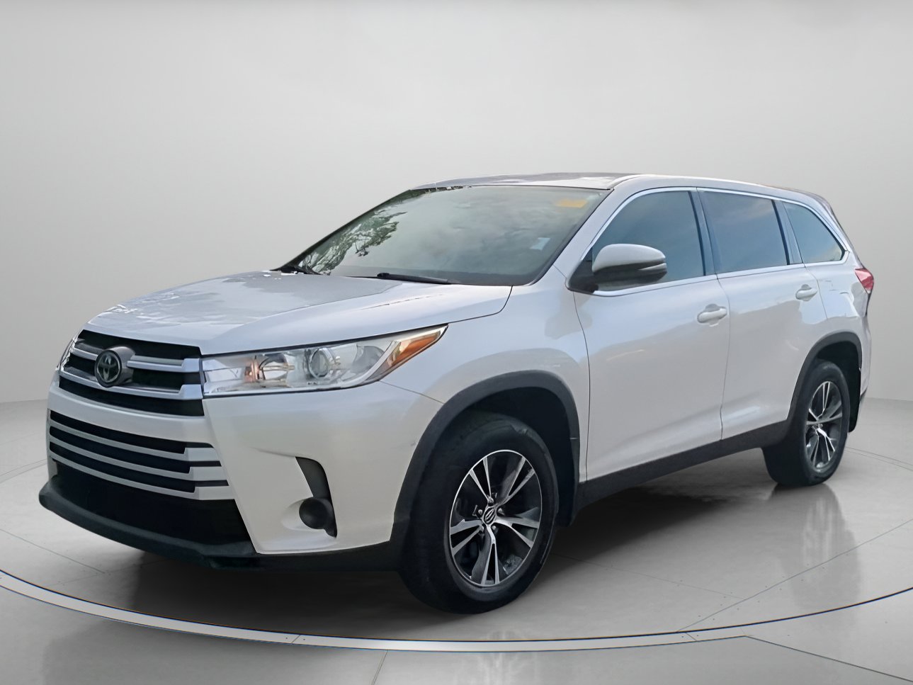Used 2019 Toyota Highlander LE FWD image 12