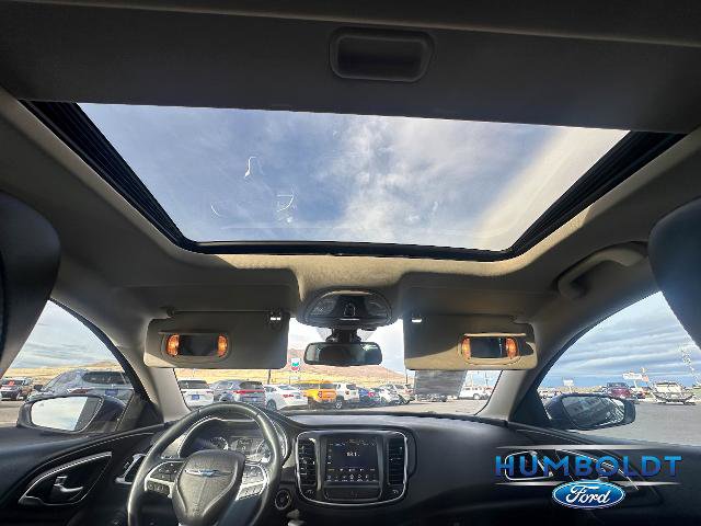 Used 2017 Chrysler 200 Limited Platinum w/ Comfort & Convenience Group image 31