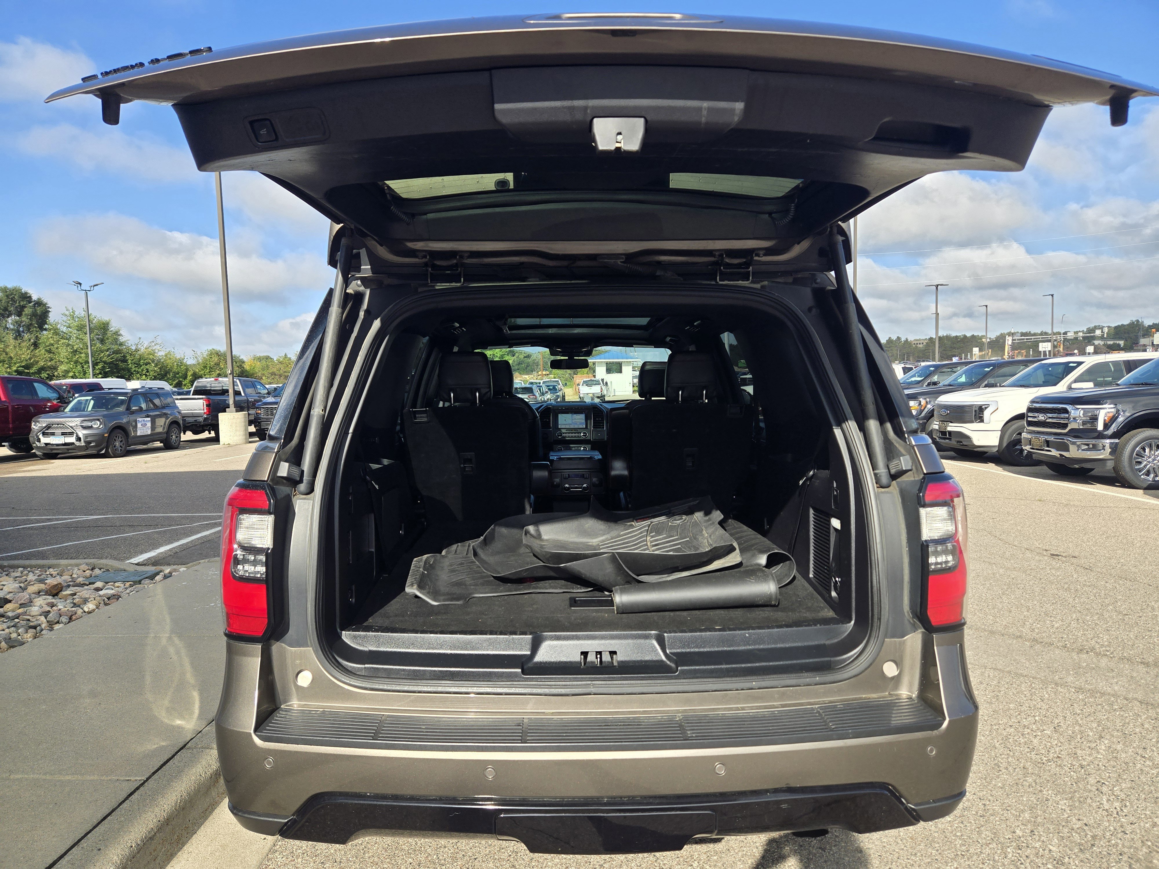 Certified 2019 Ford Expedition Limited w/ Equipment Group 303A image 16