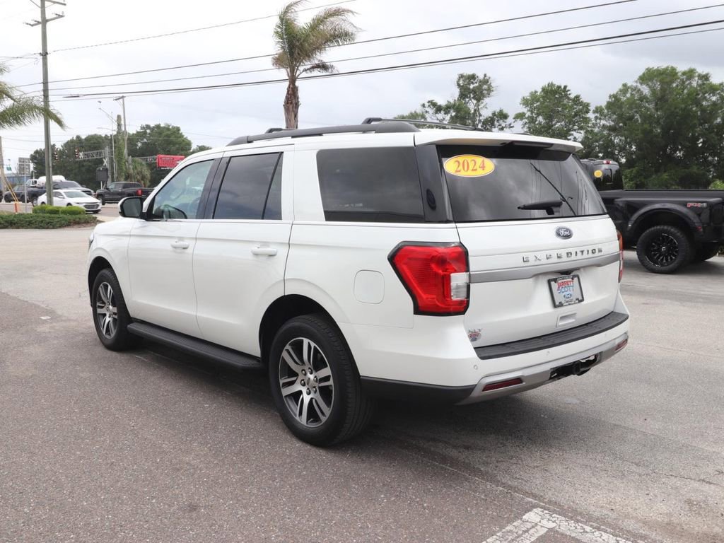 Certified 2024 Ford Expedition XLT image 3
