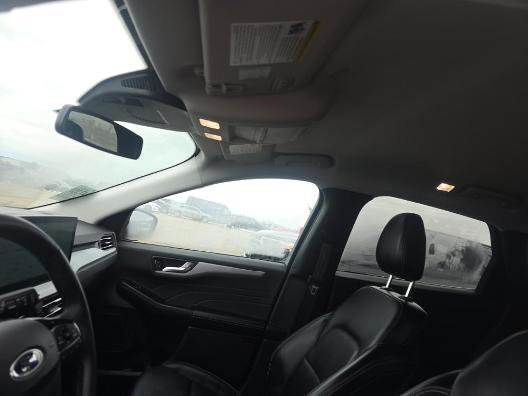 Certified 2025 Ford Escape Platinum image 9