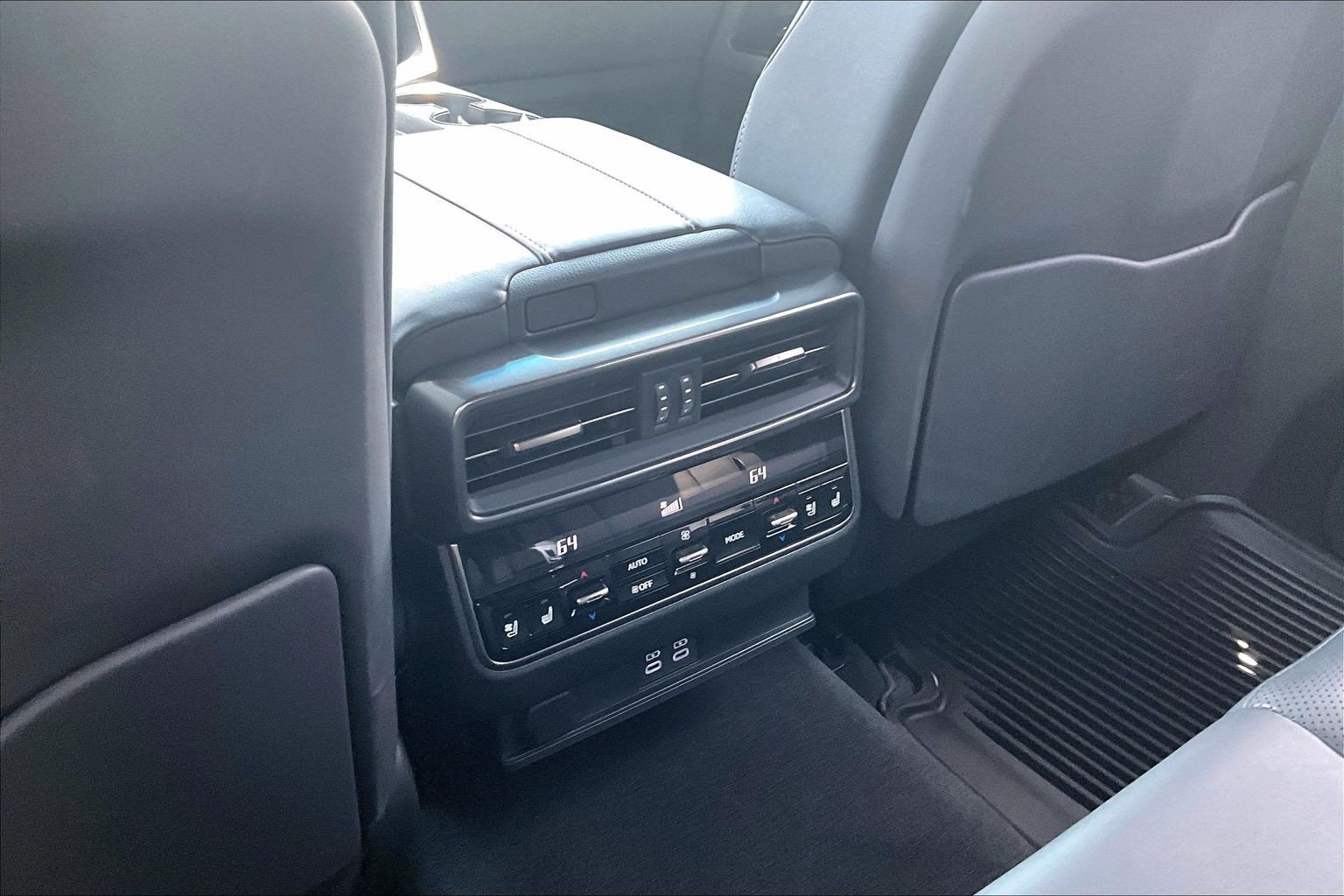 Used 2024 Lexus LX 600 4WD w/ Appearance Package image 34