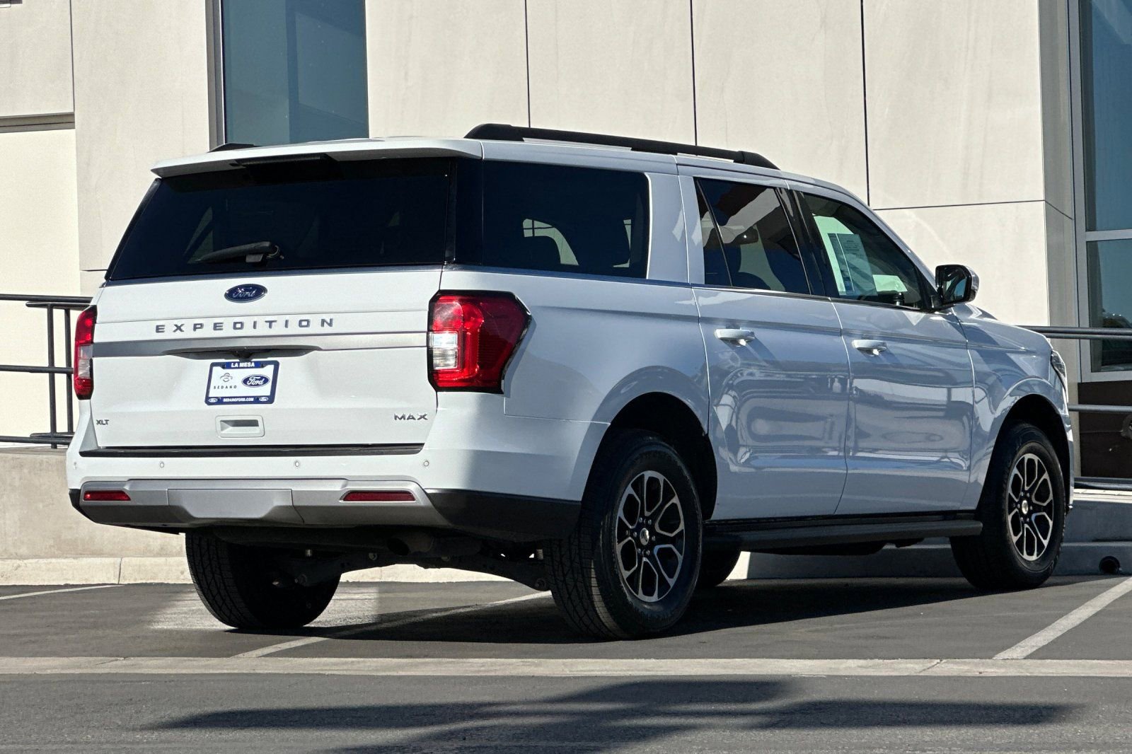 Certified 2024 Ford Expedition Max XLT image 3