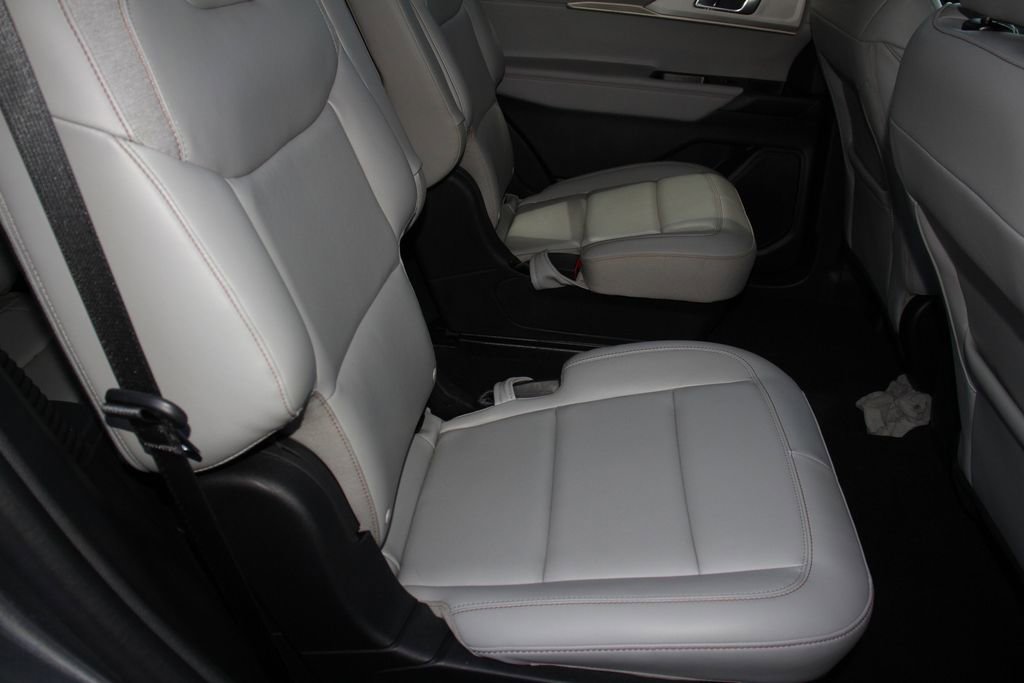 Certified 2025 Ford Explorer Active w/ Active Comfort Package RWD image 26