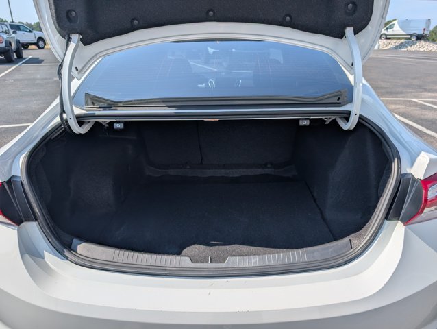 Used 2021 Chevrolet Malibu LT FWD image 31