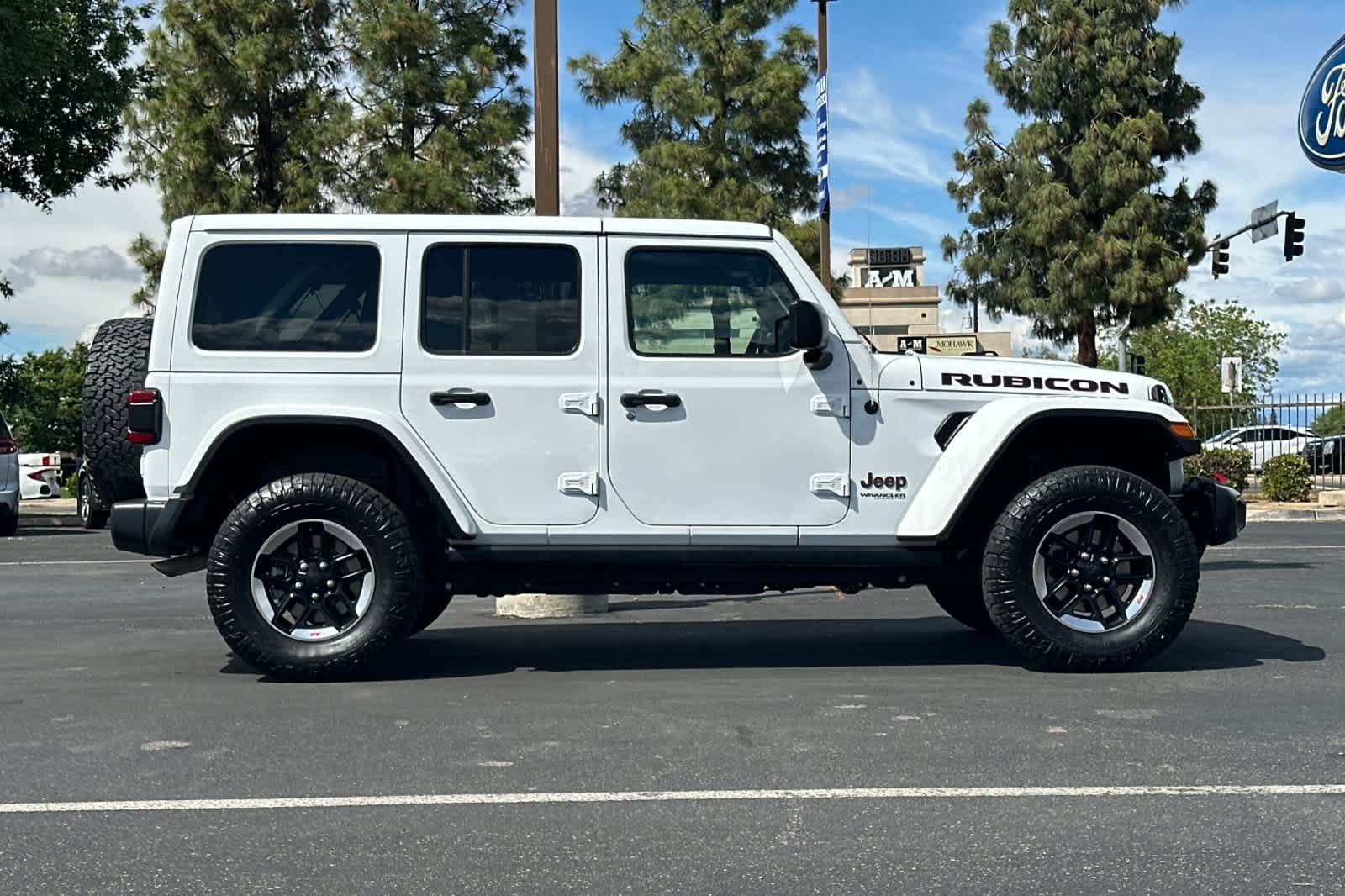 Used 2018 Jeep Wrangler Unlimited Rubicon AWD/4WD image 8