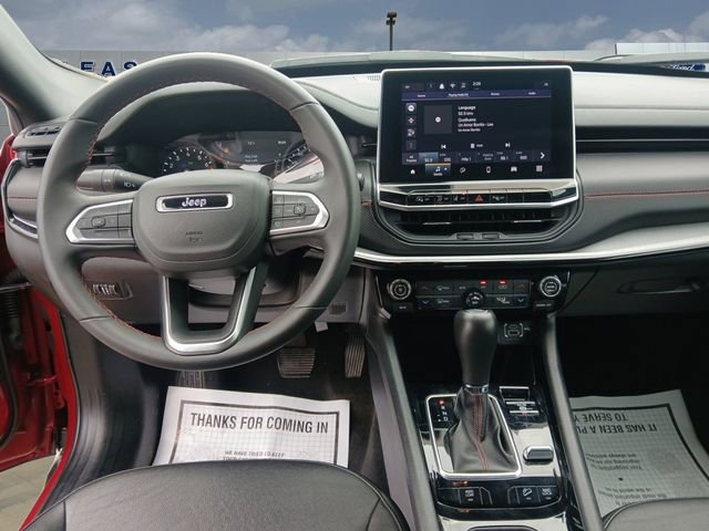 Used 2025 Jeep Compass Trailhawk AWD/4WD image 10
