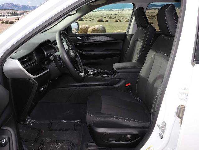 Used 2023 Jeep Grand Cherokee L Laredo image 17