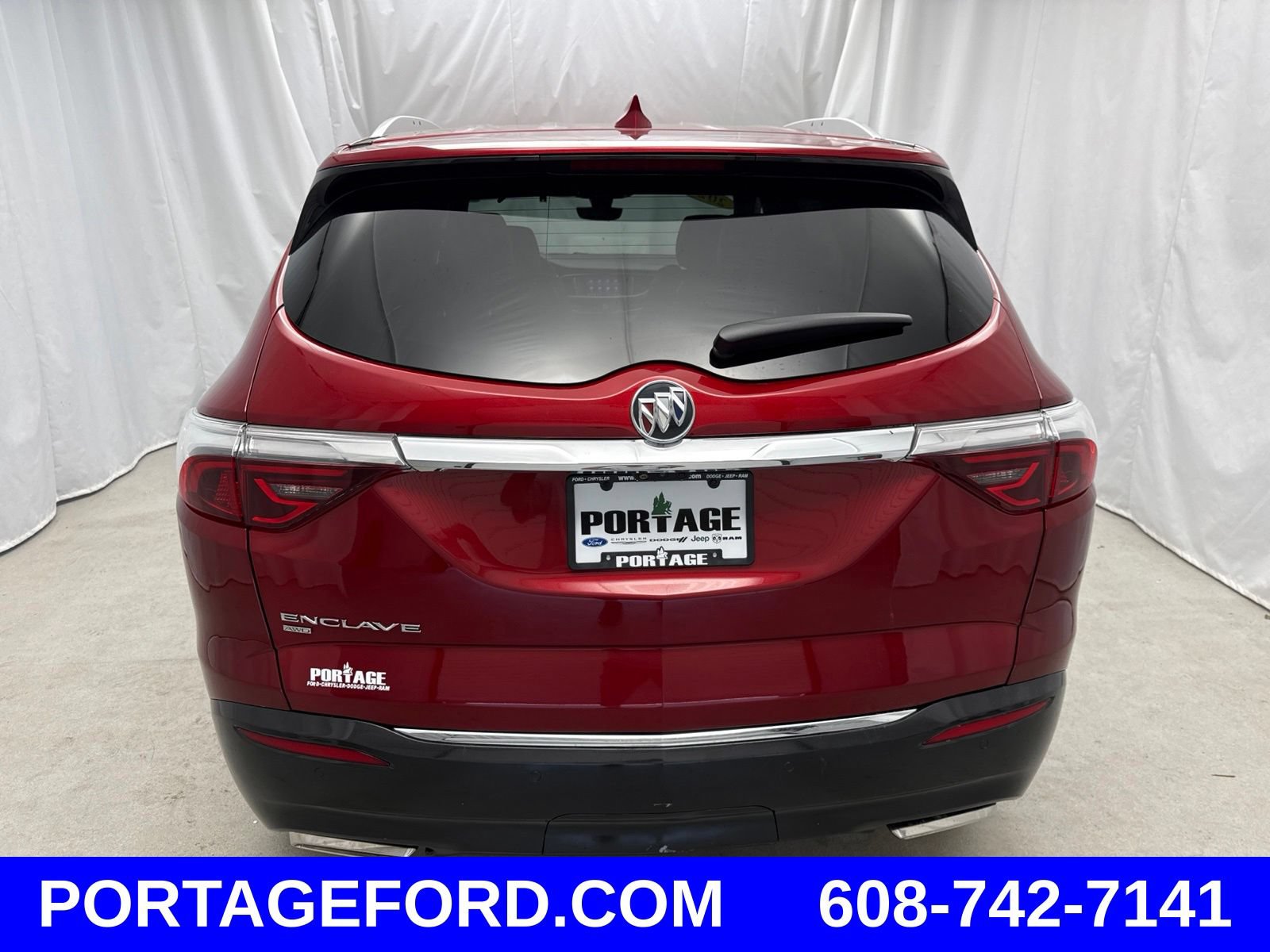 Used 2024 Buick Enclave Premium AWD/4WD image 3