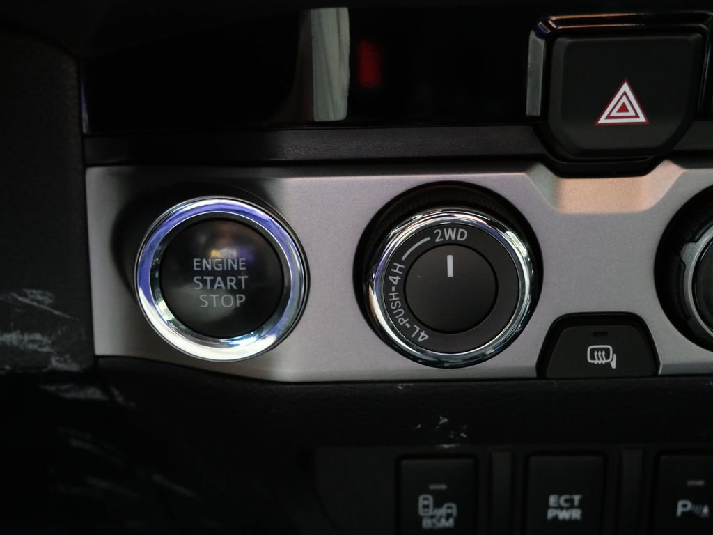 Used 2018 Toyota Tacoma Limited AWD/4WD image 25
