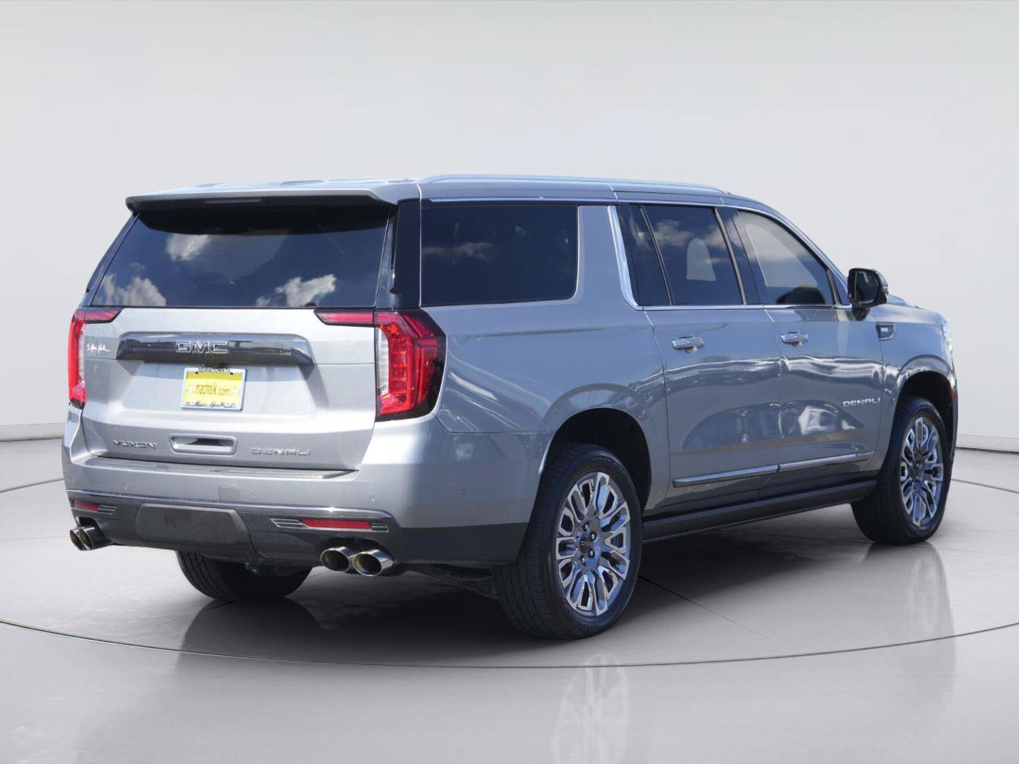 Used 2023 GMC Yukon XL Denali Ultimate w/ LPO, Floor Liner Package AWD/4WD image 6