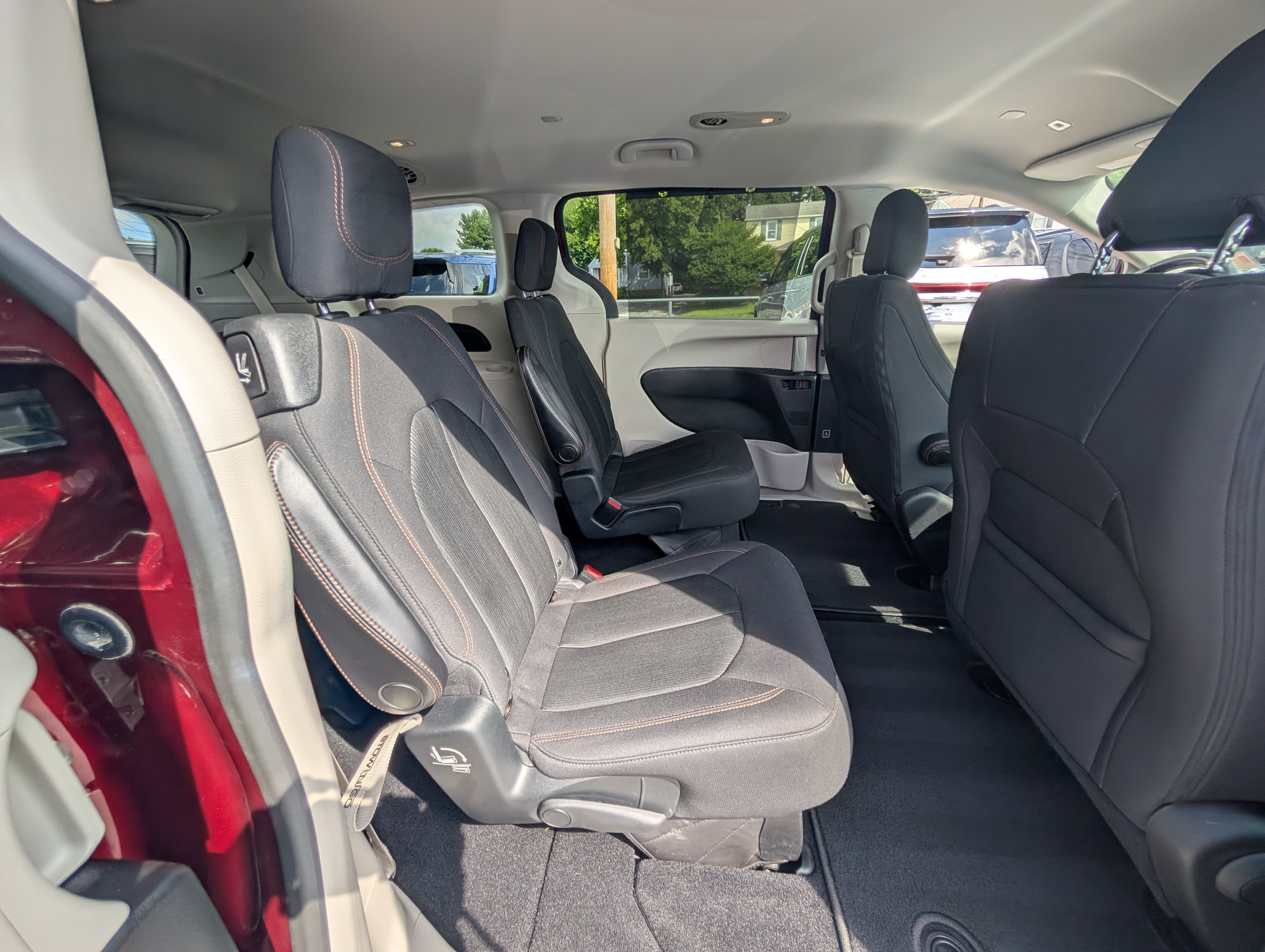 Used 2019 Chrysler Pacifica Touring Plus w/ Advanced Safetytec Group FWD image 13