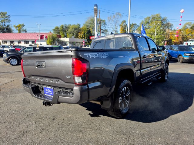 Used 2018 Toyota Tacoma TRD Sport AWD/4WD image 8