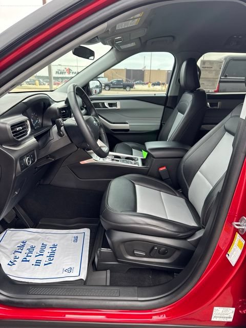 Certified 2024 Ford Explorer XLT w/ Equipment Group 202A AWD/4WD image 18