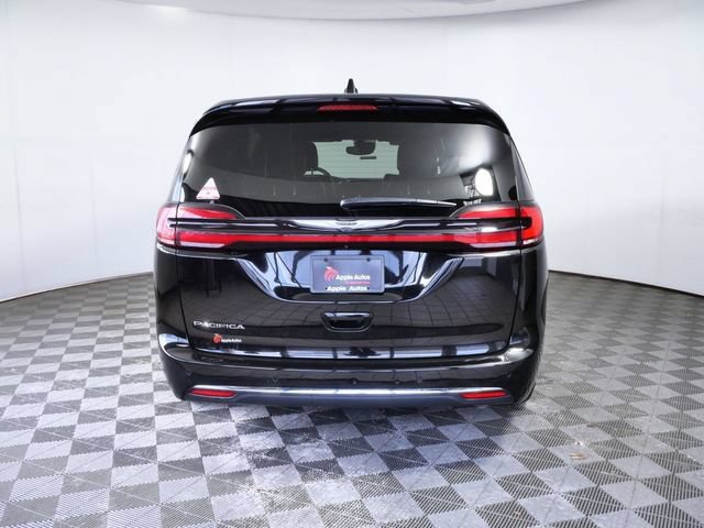 Used 2025 Chrysler Pacifica Select FWD image 7