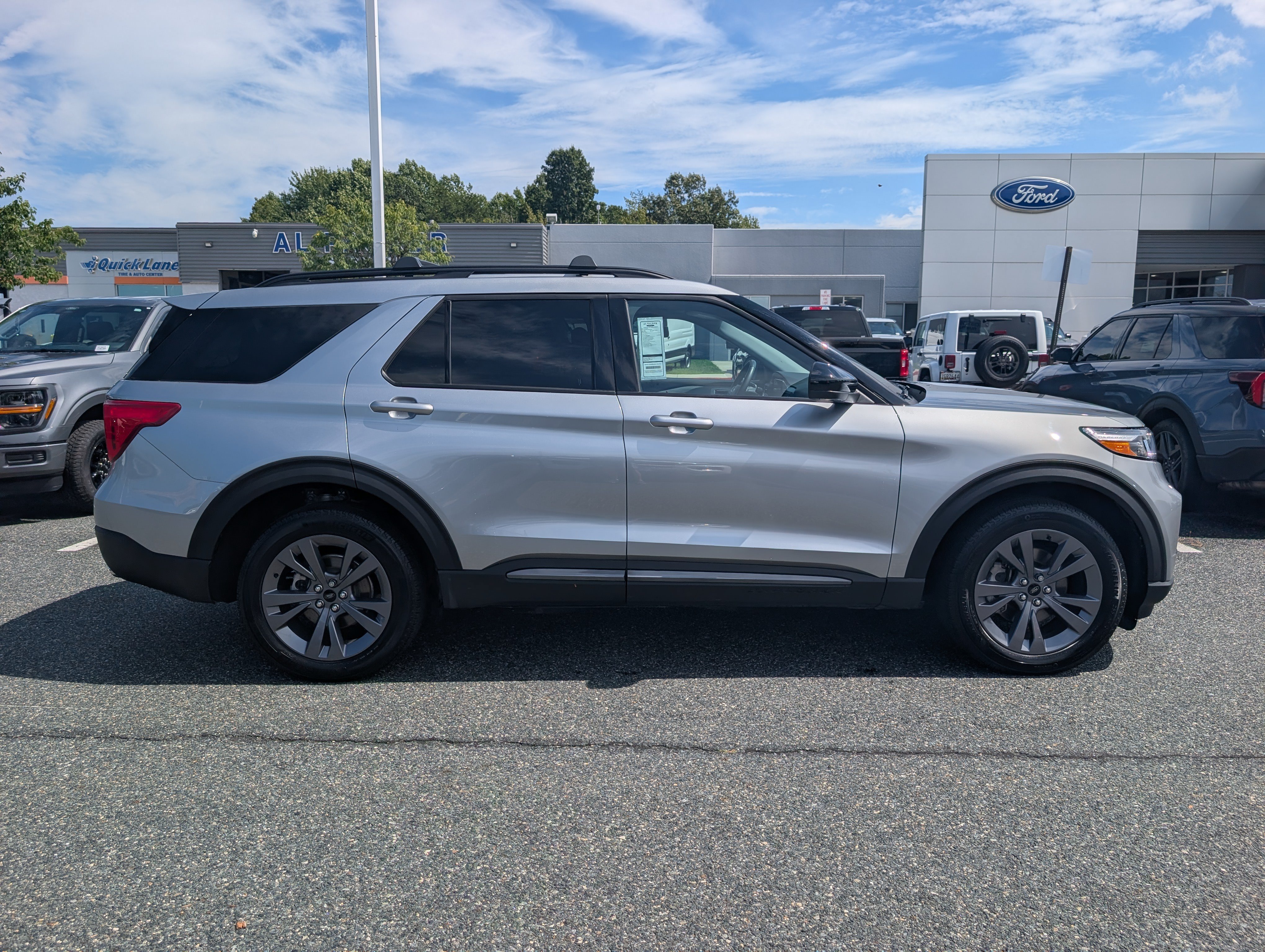 Certified 2024 Ford Explorer XLT w/ Equipment Group 202A AWD/4WD image 2