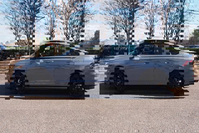 Used 2023 Honda Accord Sport image 2