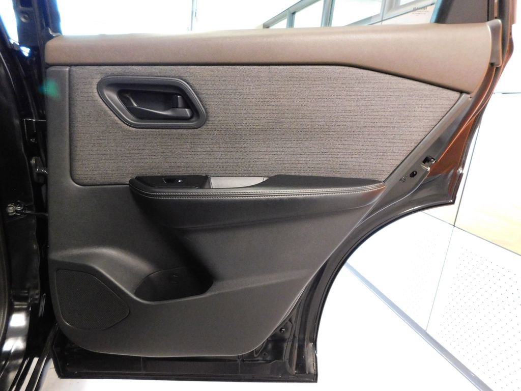 Used 2021 Nissan Rogue S AWD/4WD image 34