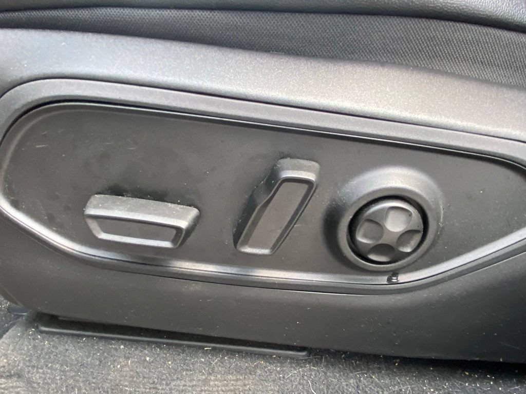 Used 2025 Jeep Grand Cherokee Altitude AWD/4WD image 10