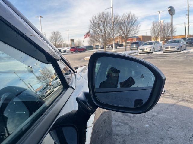 Used 2025 Nissan Kicks SR image 4