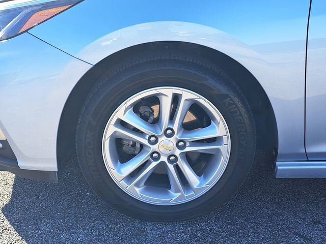 Used 2017 Chevrolet Cruze LT w/ Convenience Package image 6