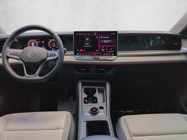 Used 2025 Volkswagen Tiguan SE AWD/4WD image 17