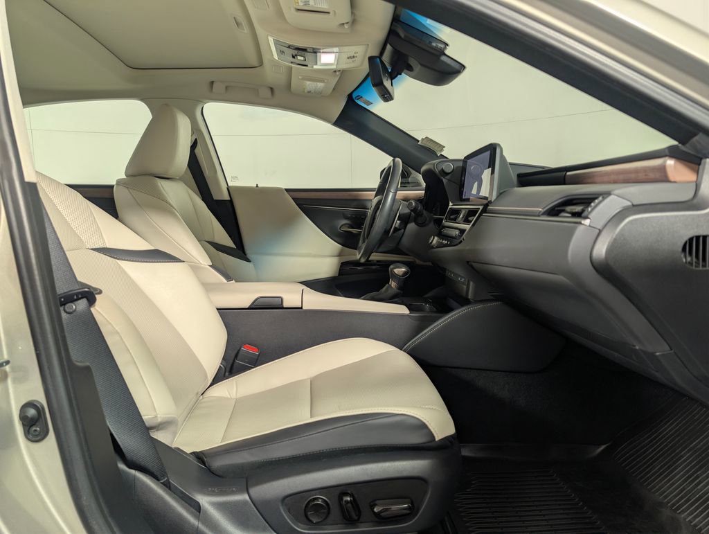 Used 2023 Lexus ES 300h w/ Premium Package image 10