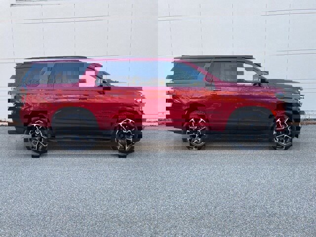 Used 2024 Chevrolet Suburban RST w/ Max Trailering Package image 2