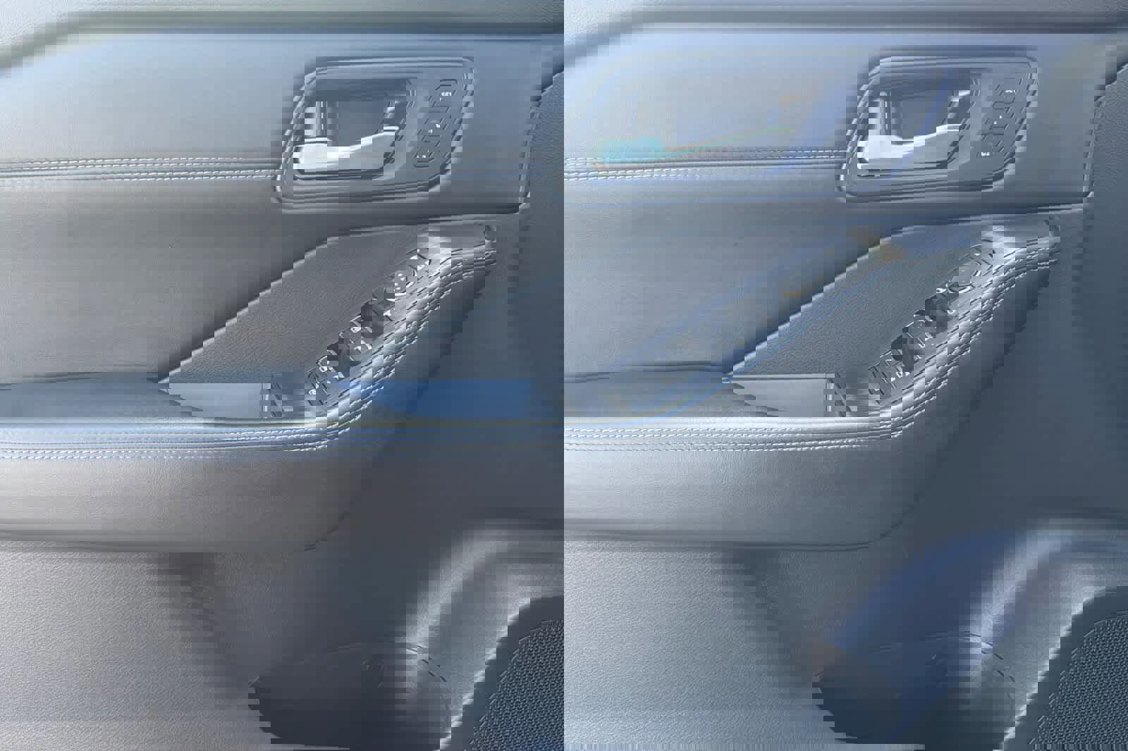 Used 2024 Nissan Rogue SL w/ SL Premium Package image 12