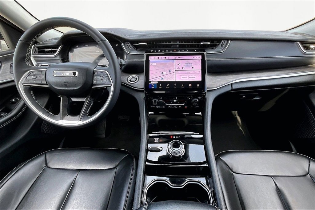 Used 2023 Jeep Grand Cherokee Limited image 16