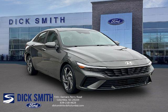 Used 2025 Hyundai Elantra SEL FWD image 3