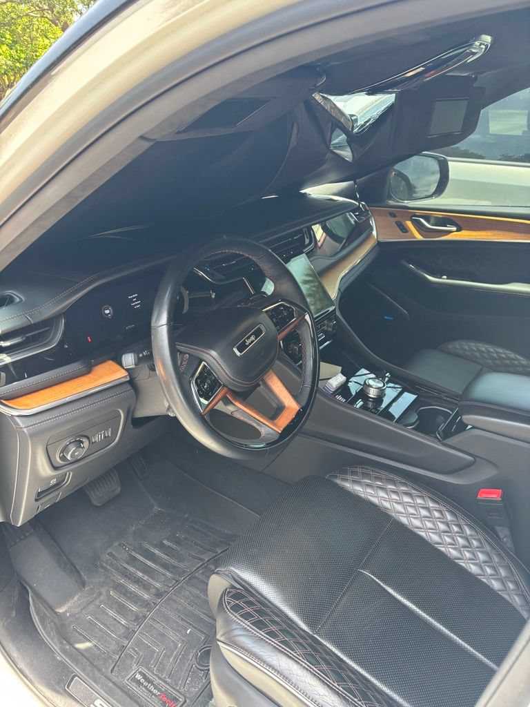 Used 2023 Jeep Grand Cherokee L Summit AWD/4WD image 2