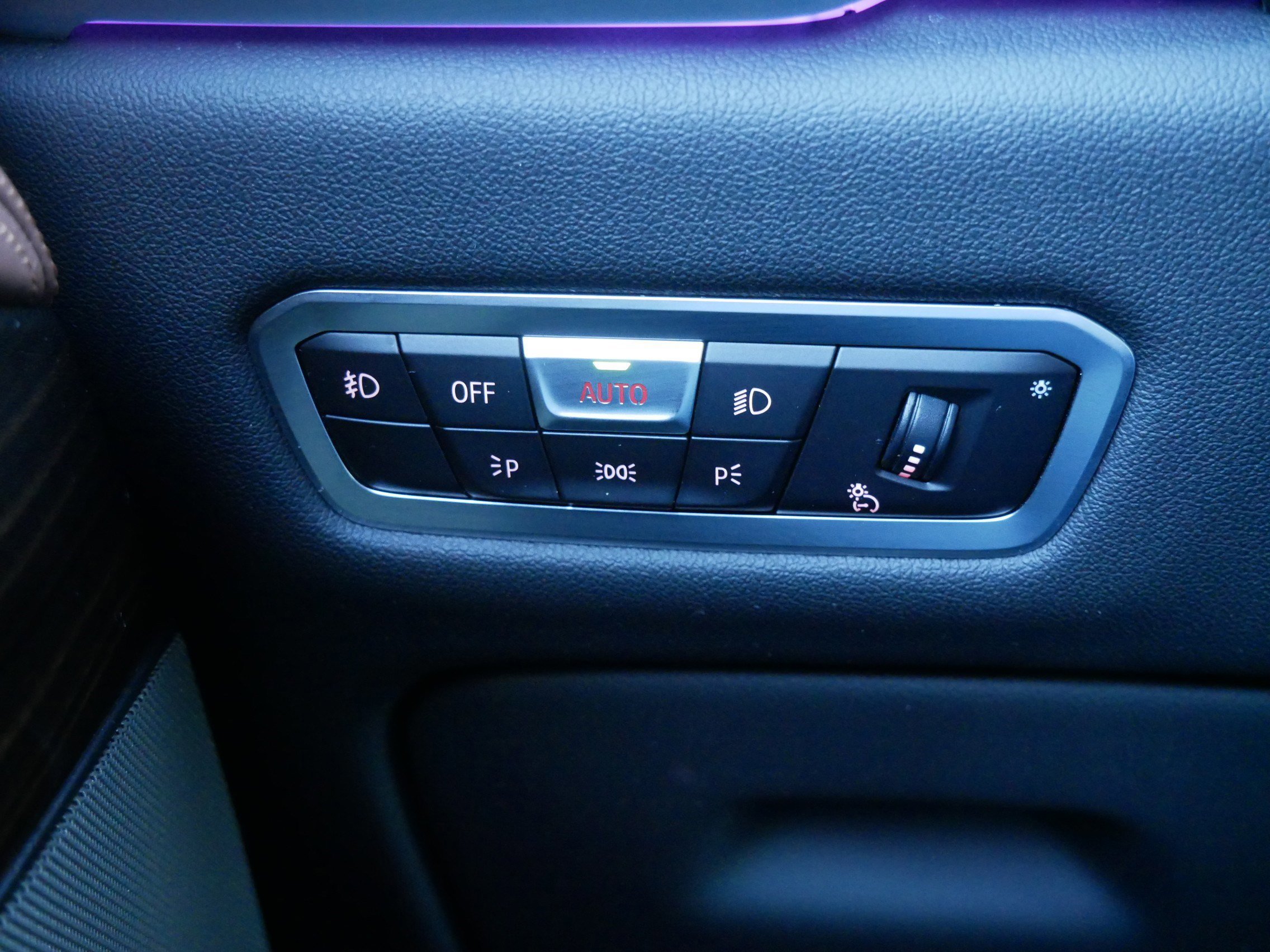 Used 2021 BMW X5 xDrive40i w/ M Sport Package image 26