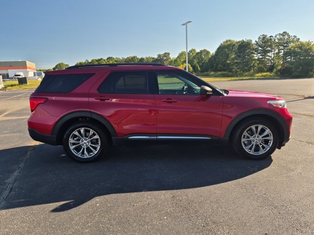 Certified 2022 Ford Explorer XLT w/ Equipment Group 202A RWD image 3